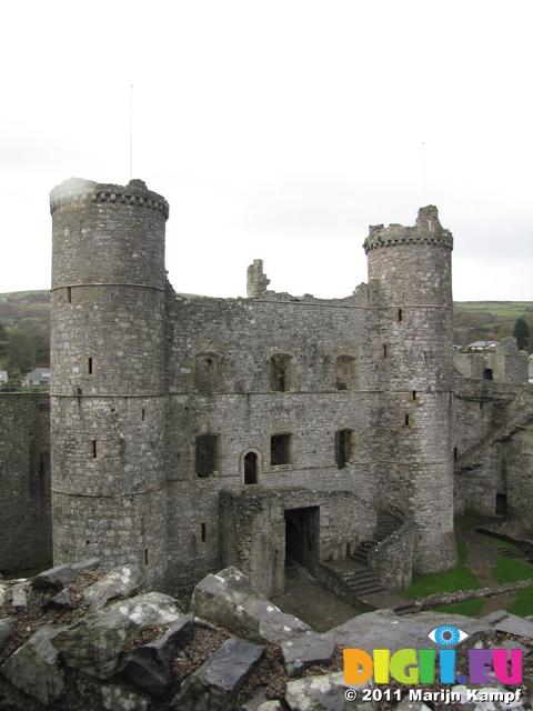 SX20483 Inner court Harlech Castle